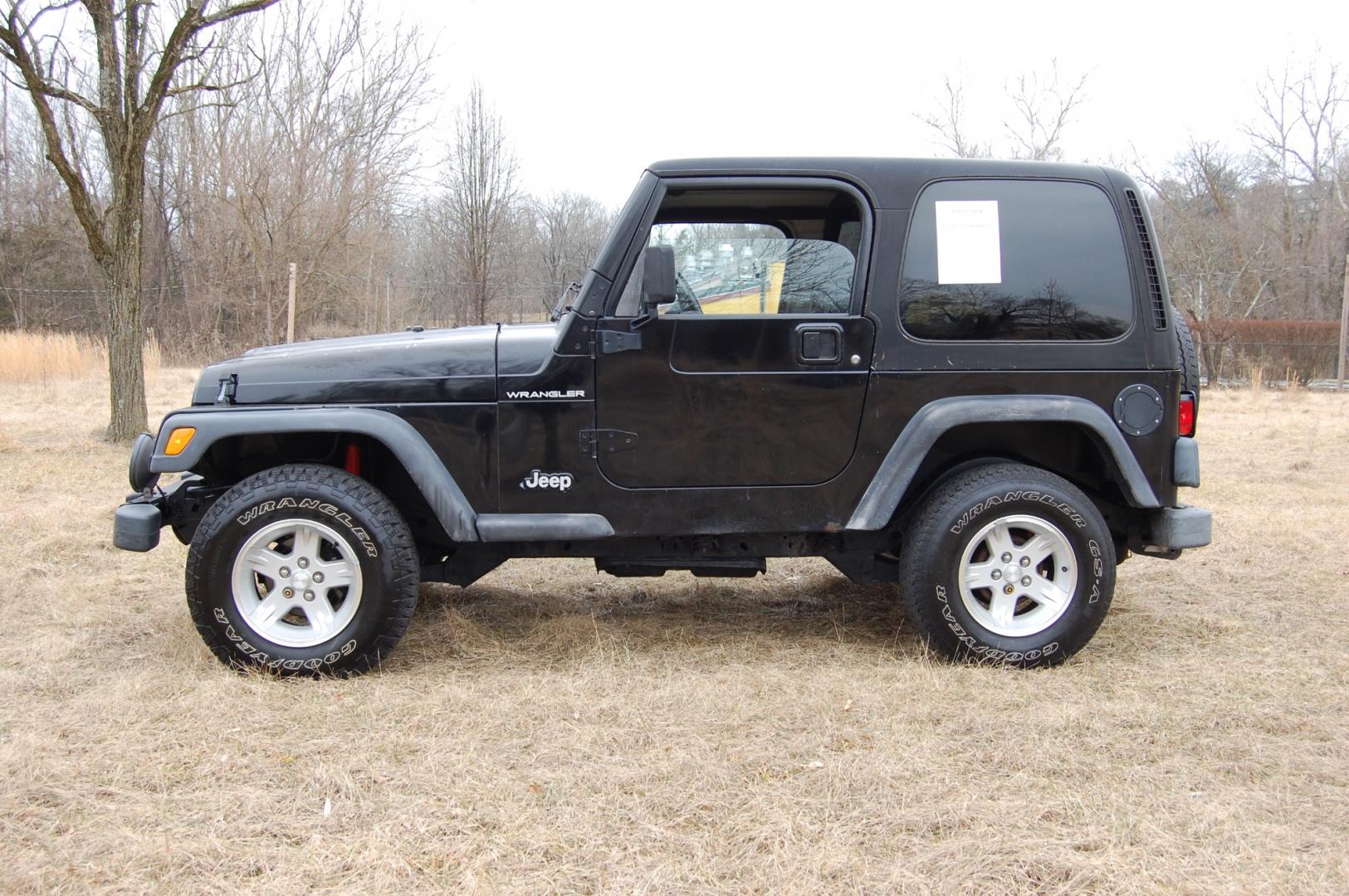 2002 Black /Black cloth Jeep Wrangler SE (1J4FA29P62P) with an 2.5 liter 4 cylinder engine, 5 speed manual transmission, located at 6528 Lower York Road, New Hope, PA, 18938, (215) 862-9555, 40.358707, -74.977882 - Here for sale is a 2002 Jeep Wrangler SE. Under the hood is a good running 2.5 liter 4 cylinder which puts power to 2 or 4 wheels via a nice shifting 5 speed manual transmission with a solid clutch. Features include; Black cloth interior, 3 keys, Air conditioning, AM/FM stereo, Alpine head unit, D - Photo#2